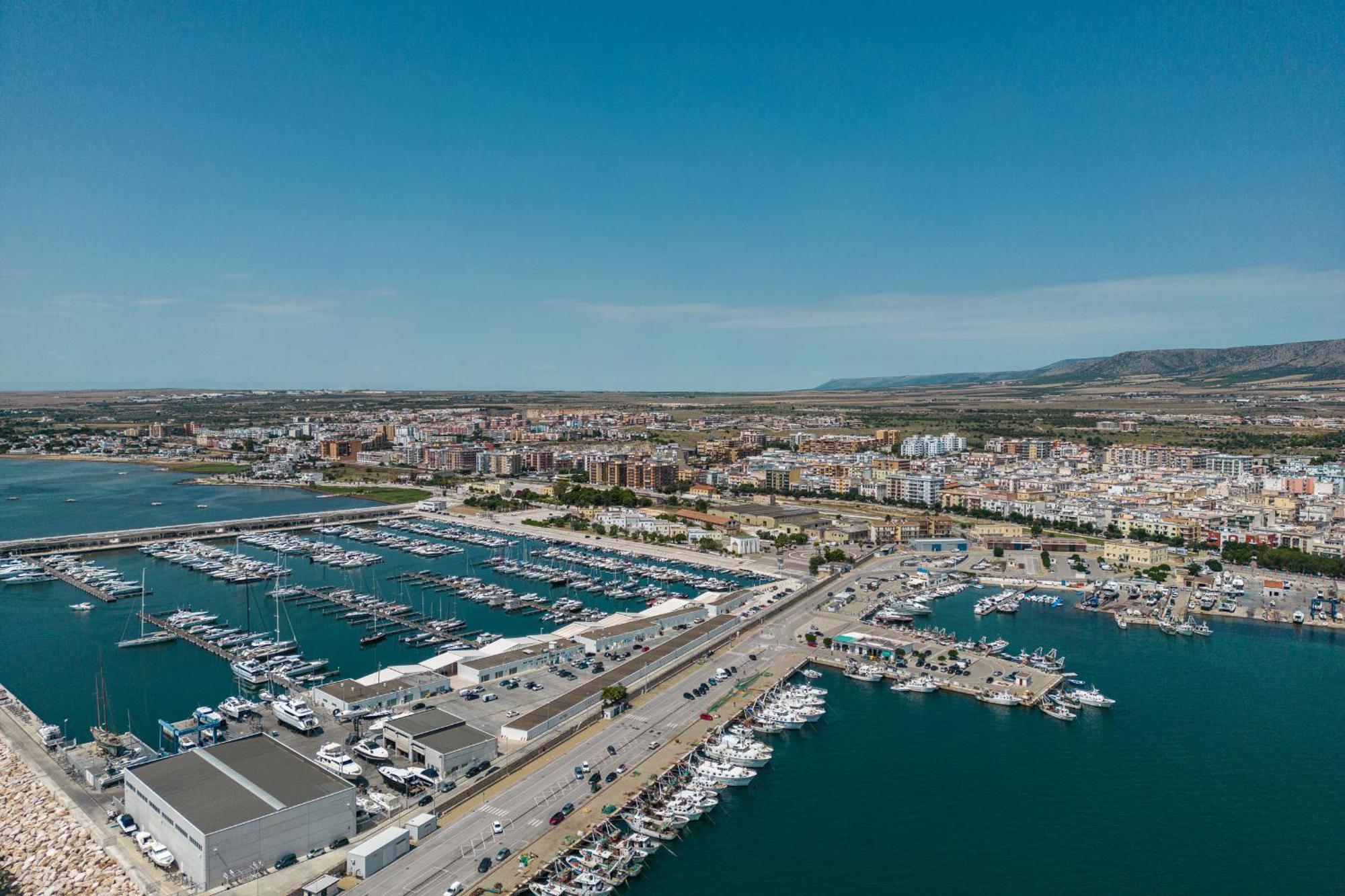 Marina Del Gargano Houseboat Hotel Manfredónia Exterior foto