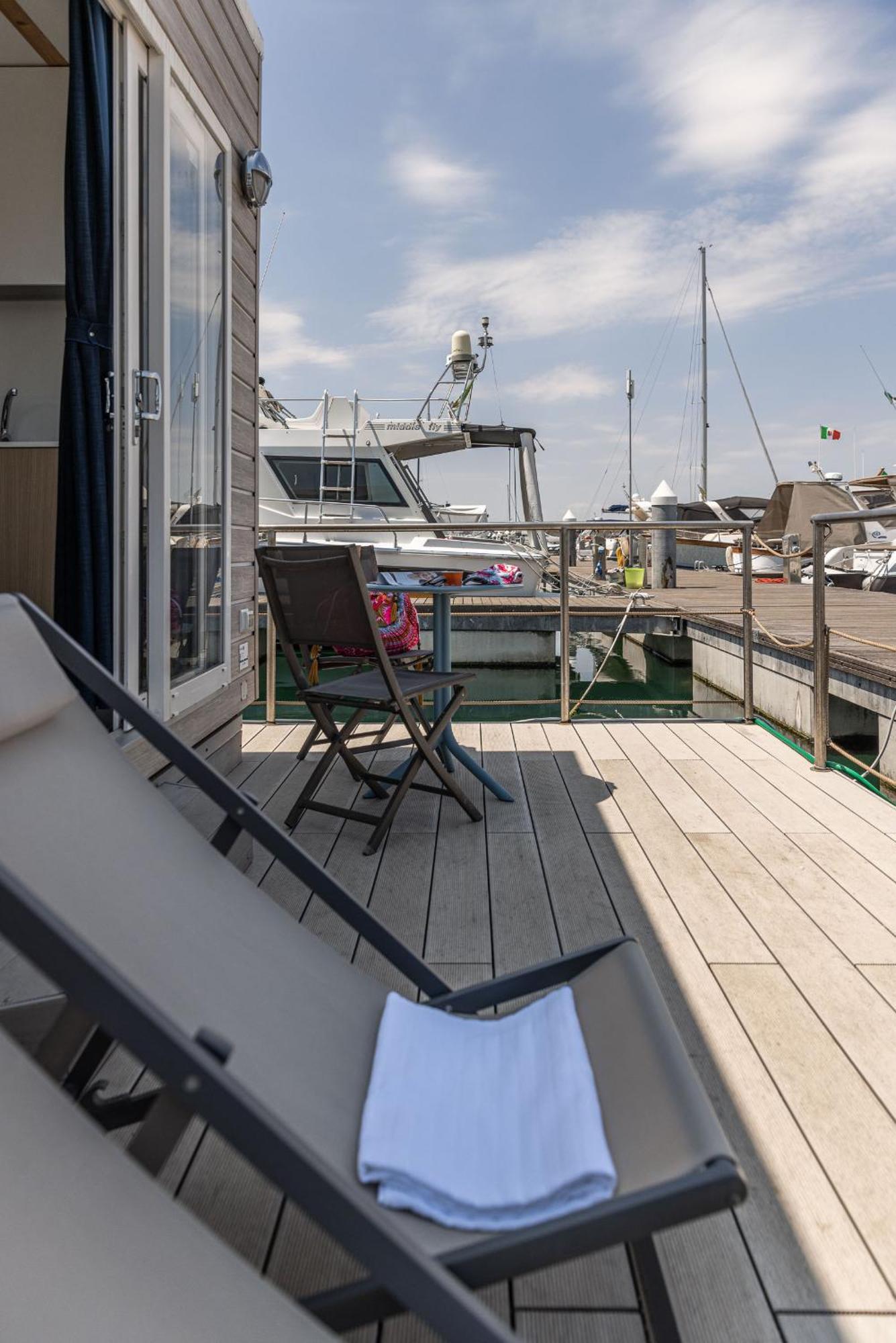 Marina Del Gargano Houseboat Hotel Manfredónia Exterior foto