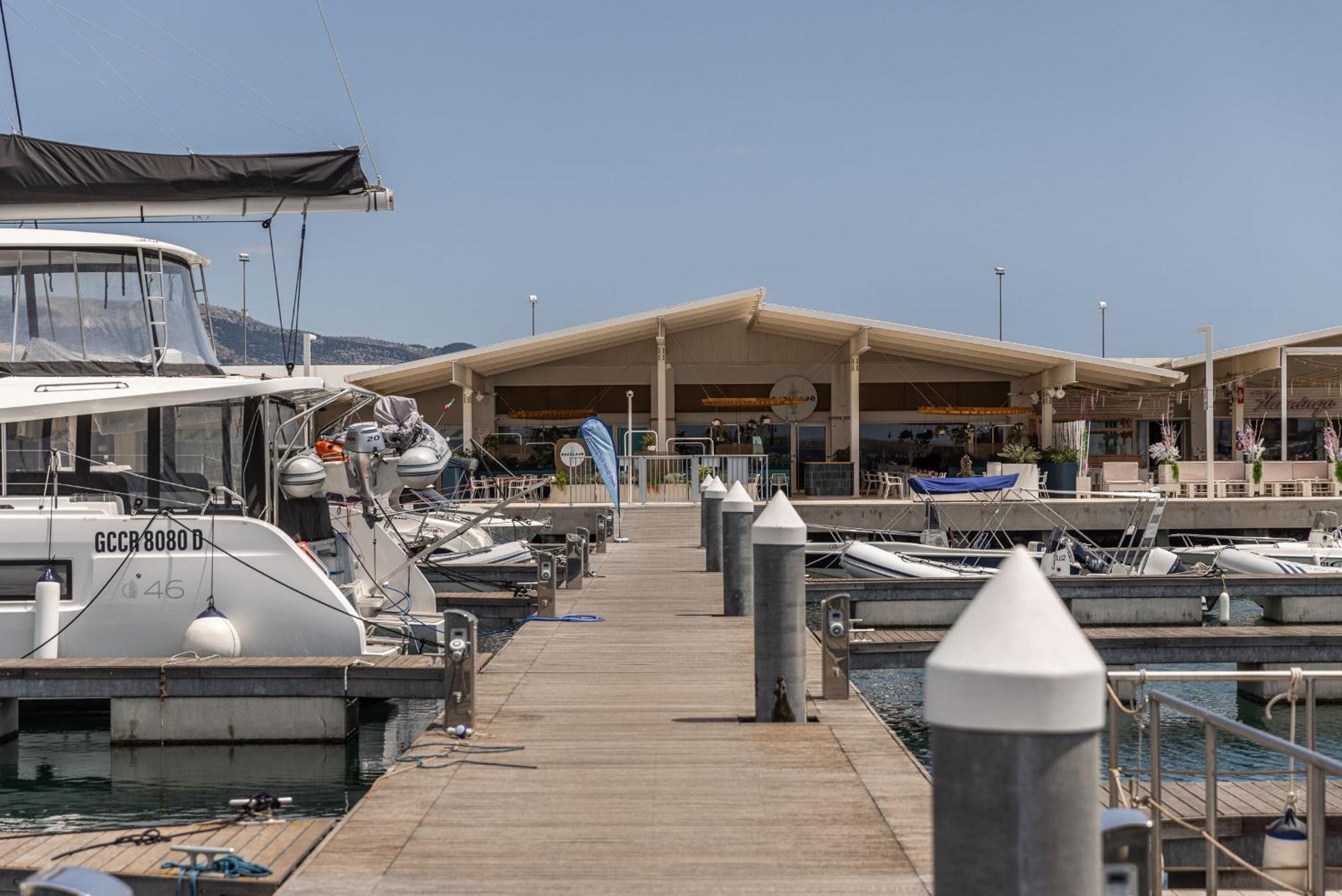 Marina Del Gargano Houseboat Hotel Manfredónia Exterior foto