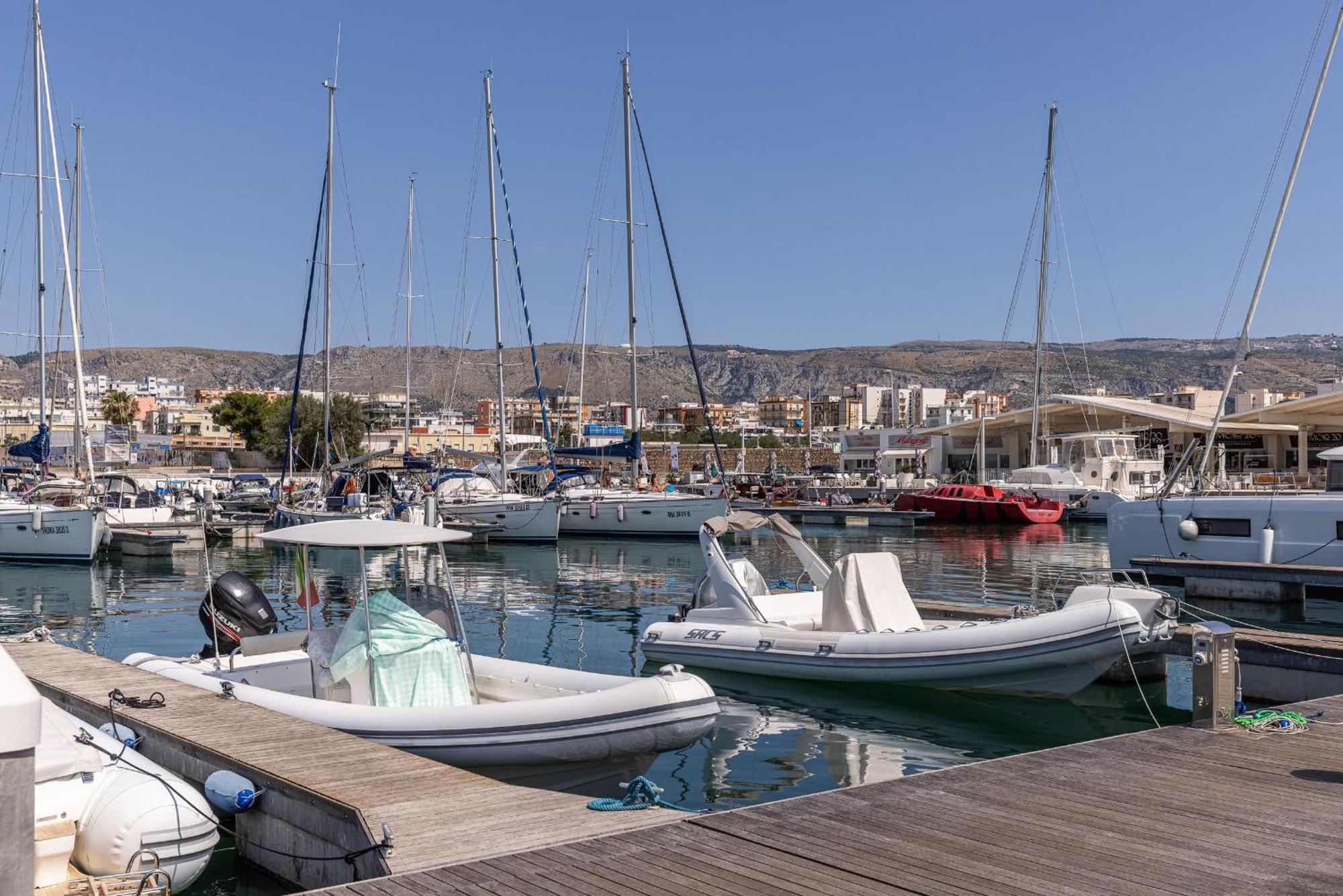 Marina Del Gargano Houseboat Hotel Manfredónia Exterior foto